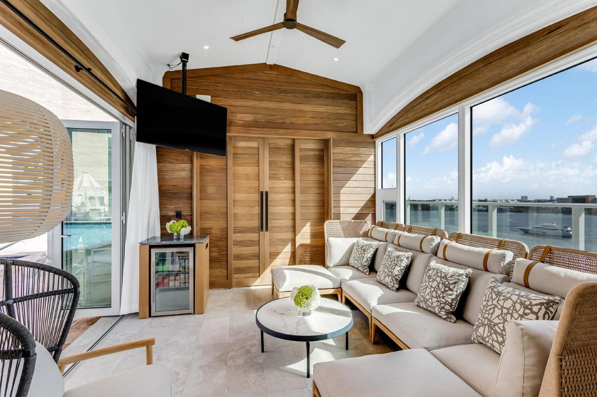 Intercontinental Miami By Ihg Hotel Exterior photo The Sky Lounge
