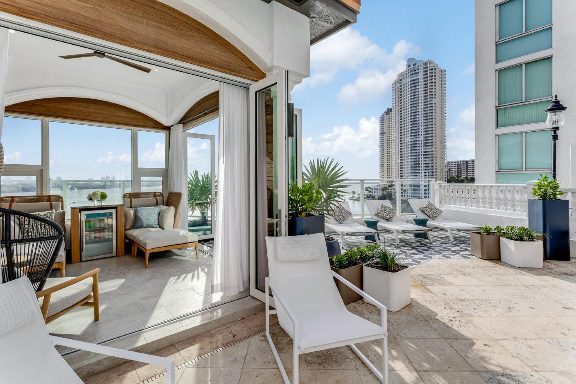 Intercontinental Miami By Ihg Hotel Exterior photo Balcony