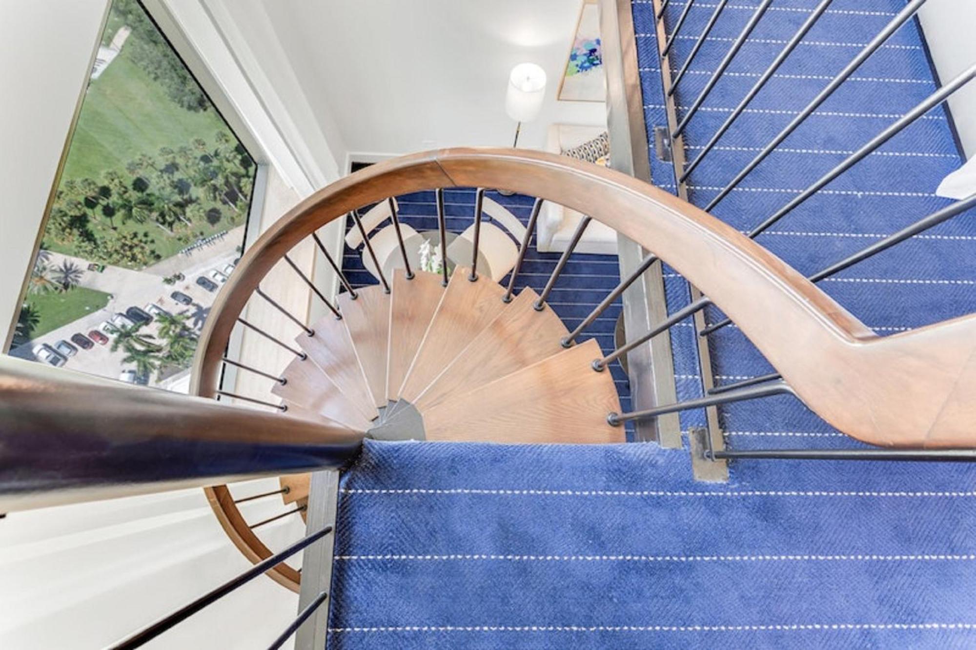Intercontinental Miami By Ihg Hotel Exterior photo Spiral staircase