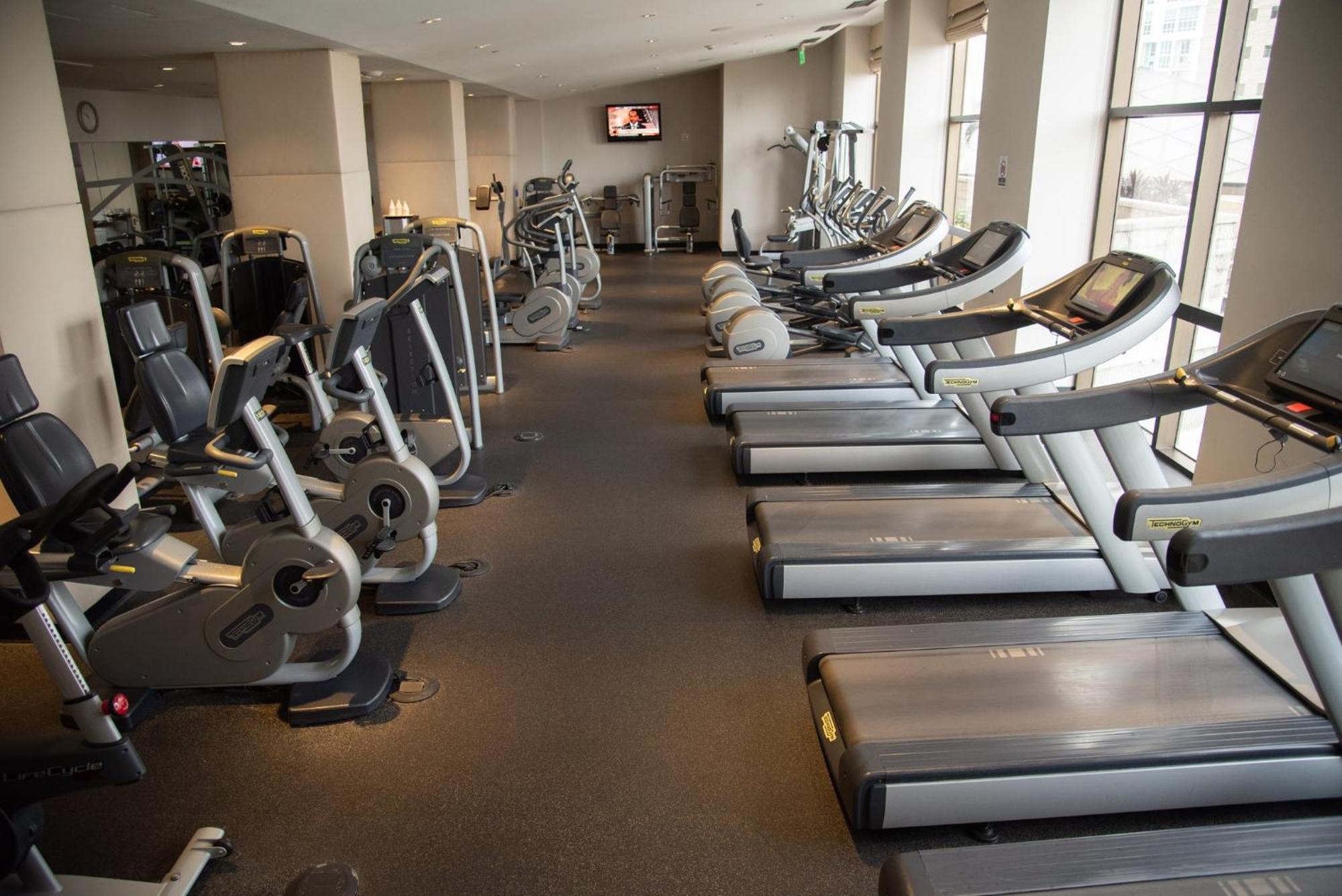 Intercontinental Miami By Ihg Hotel Exterior photo A typical gym