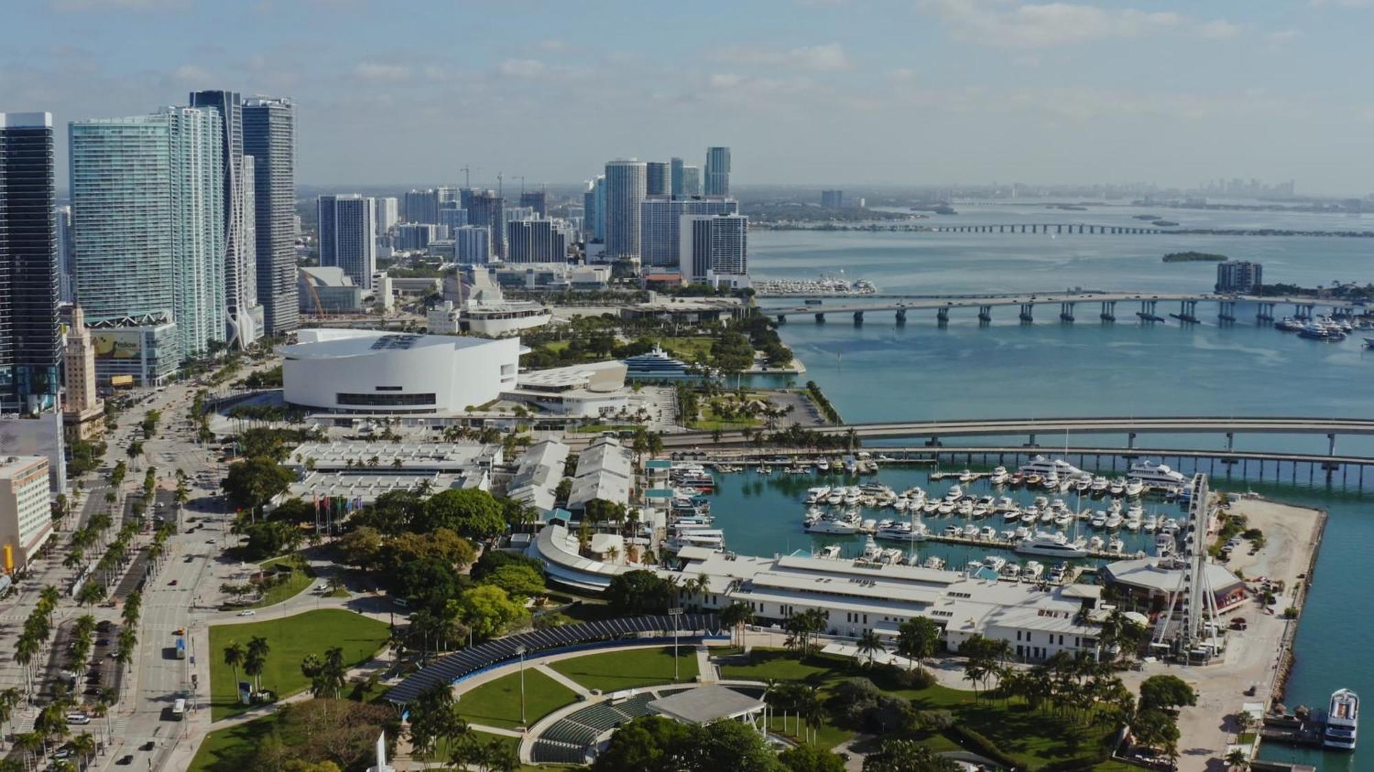 Intercontinental Miami By Ihg Hotel Exterior photo The convention center and the downtown skyline