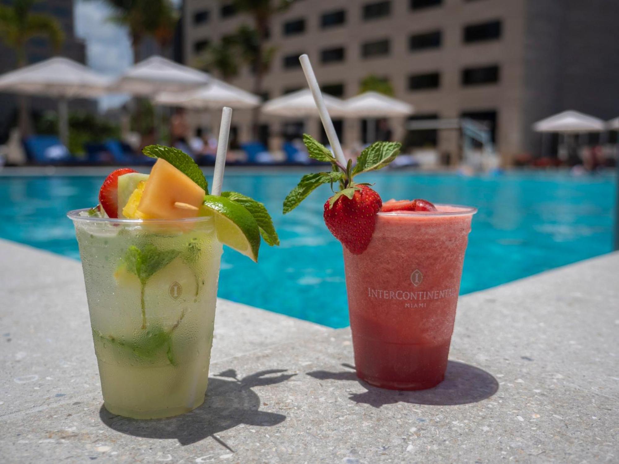Intercontinental Miami By Ihg Hotel Exterior photo Poolside drinks at the hotel