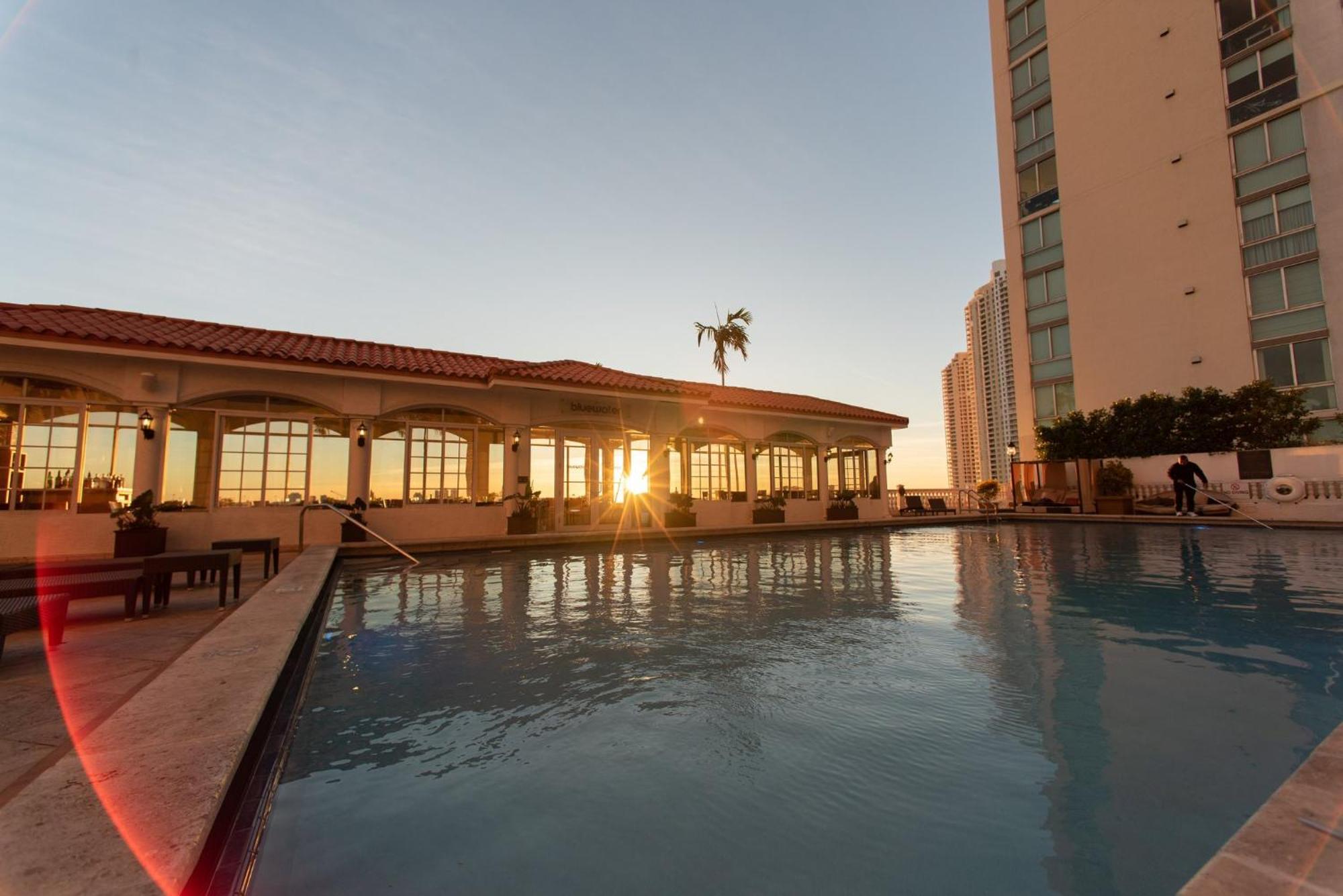 Intercontinental Miami By Ihg Hotel Exterior photo The pool at the top of the hotel